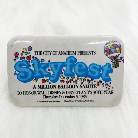 🔮 5/$25 Vintage 80s Disney Anaheim Skyfest Million Balloon Salute Pin‎ - Picture 1 of 3